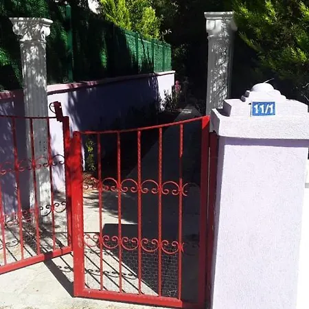 Cesme'de Mustakil Bahceli Dubleks Çeşme